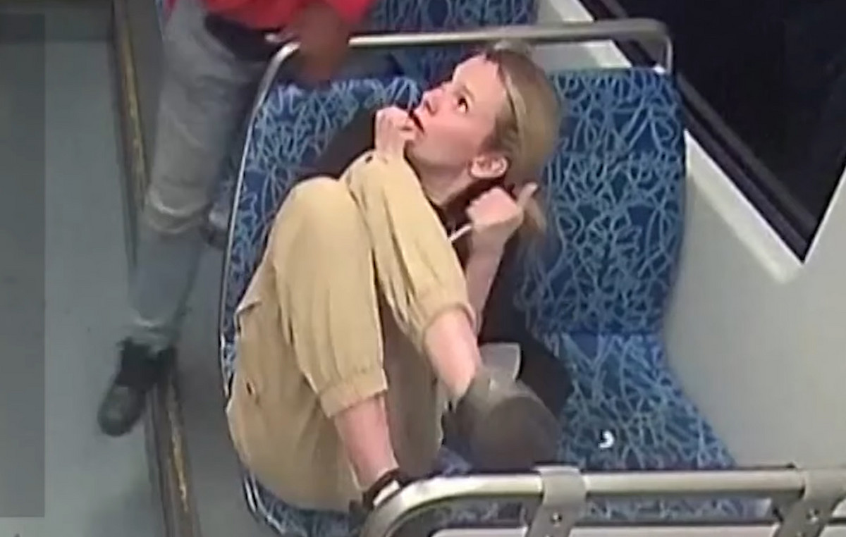 She looks at her murderer in terror – new video since the homeless man stabs the 23 -year -old on a train in the US