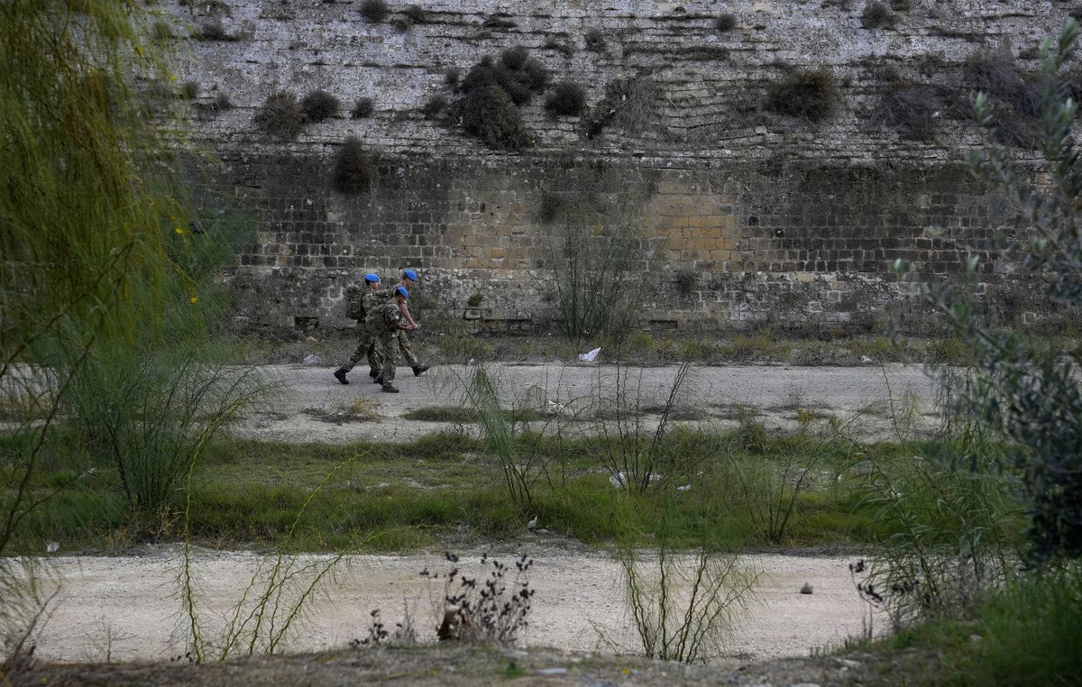 Unprotected against the Turks, Cyprus is in danger of reducing costs and staff decided by the UN