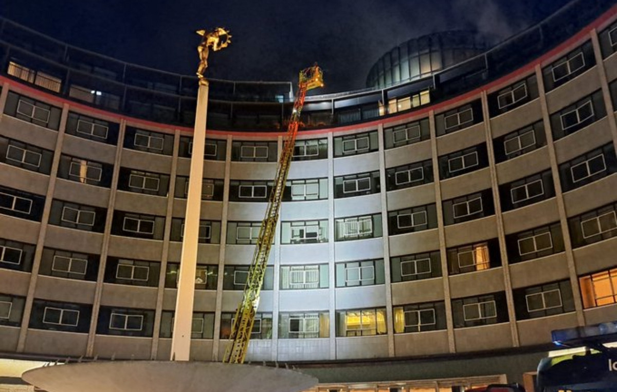 Great fire in a nine -storey building in London – in “Battle” 100 firefighters
