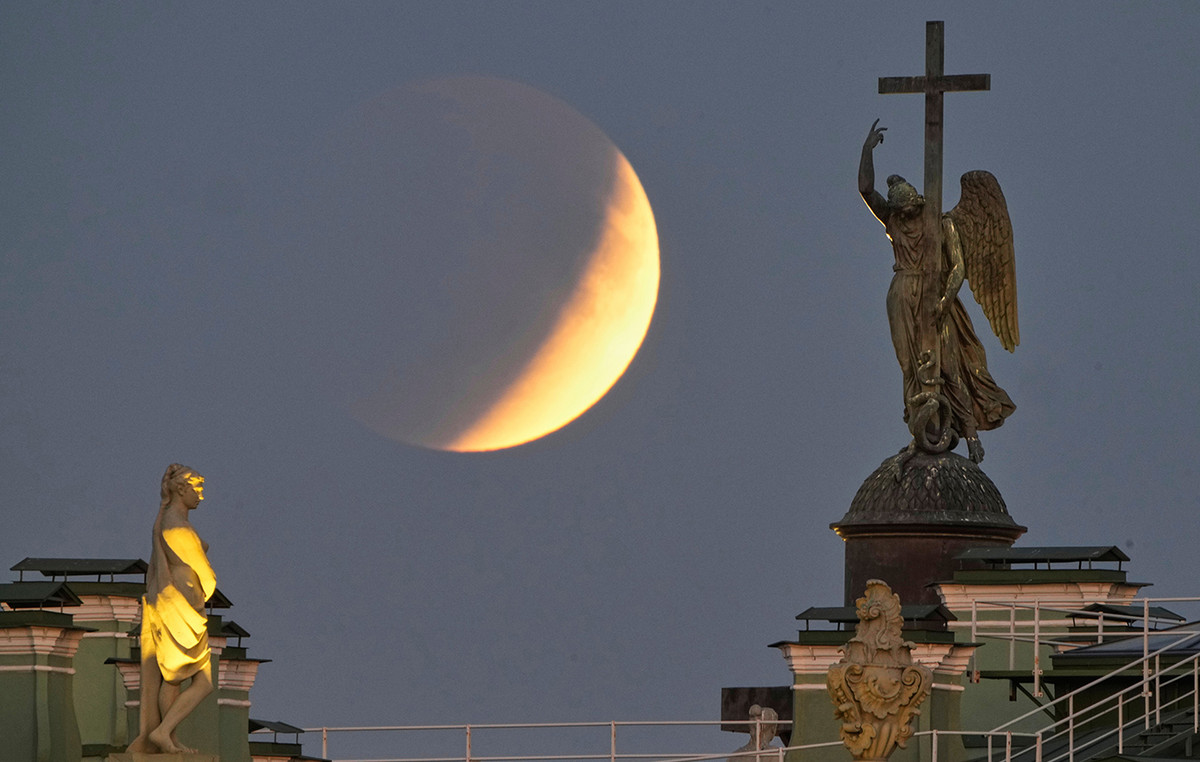 Fascinate the planet the bloody moon – because it had red color in total eclipse