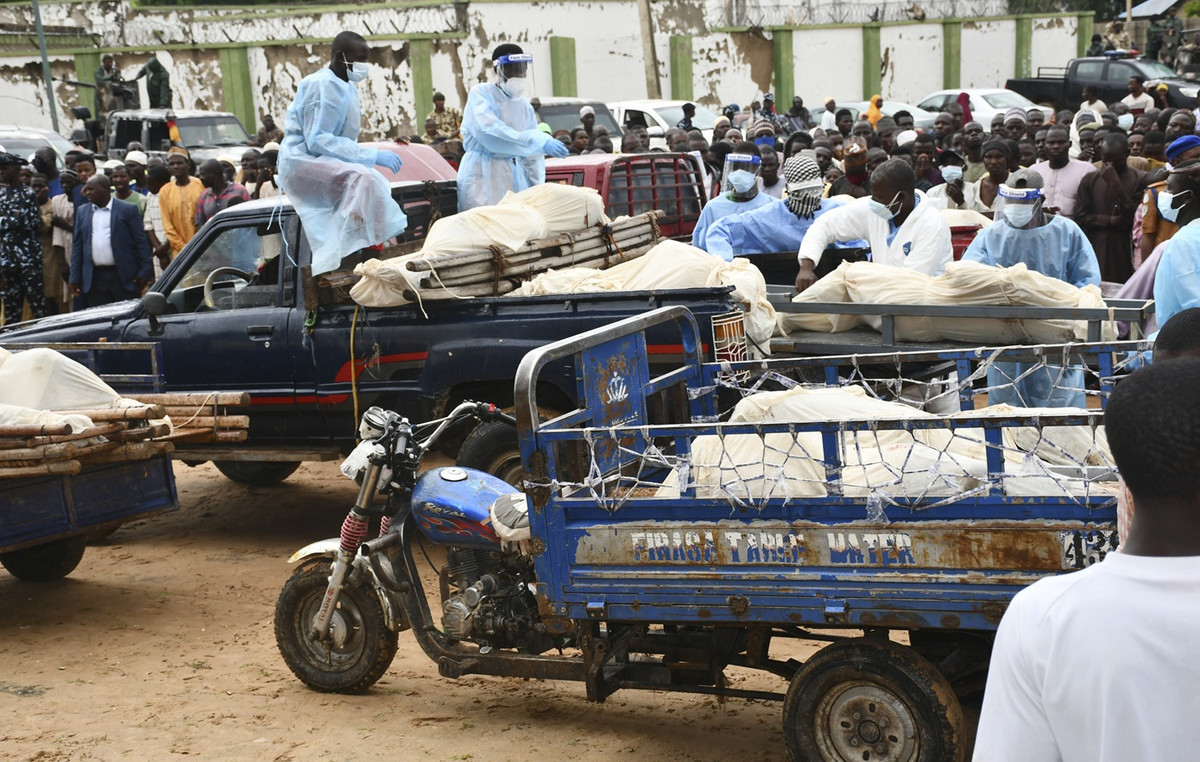 Blood Bath with 55 dead in Nigeria – jihadists shooting with rifles and set on fires houses