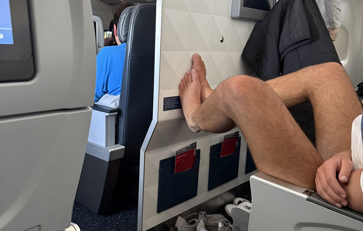Passenger was too comfortable on the plane and caused a debate – “It’s not your mom’s house, sir”