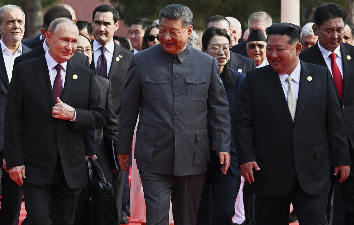Magnificent Military Parade in Beijing – Si walked on the red carpet with Putin and Kim Magnificent Military Parade in Beijing – Si walked on the red carpet with Putin and Kim