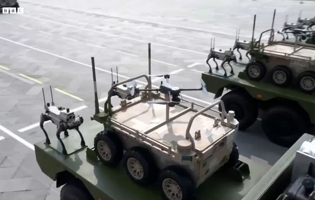 “Robot Wolves”, China’s younger weapon caught the eye on the big parade, which looks like the West