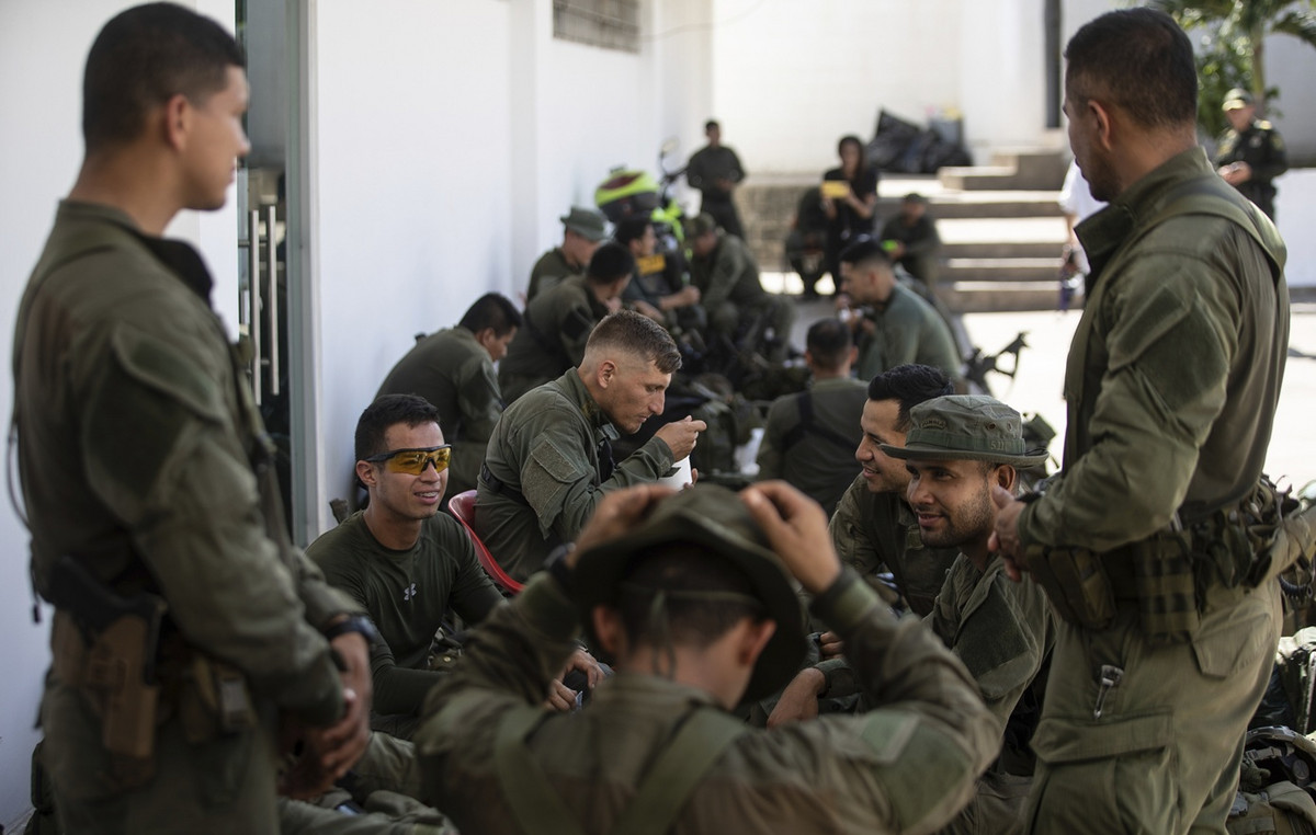 Another 45 soldiers held captive by guerrillas were released in Colombia