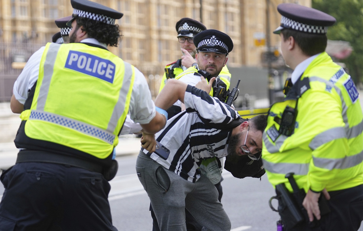 Dozens of arrests in Britain supporters of Palestine Action forbidden by the Government Dozens of arrests in Britain supporters of Palestine Action forbidden by the Government