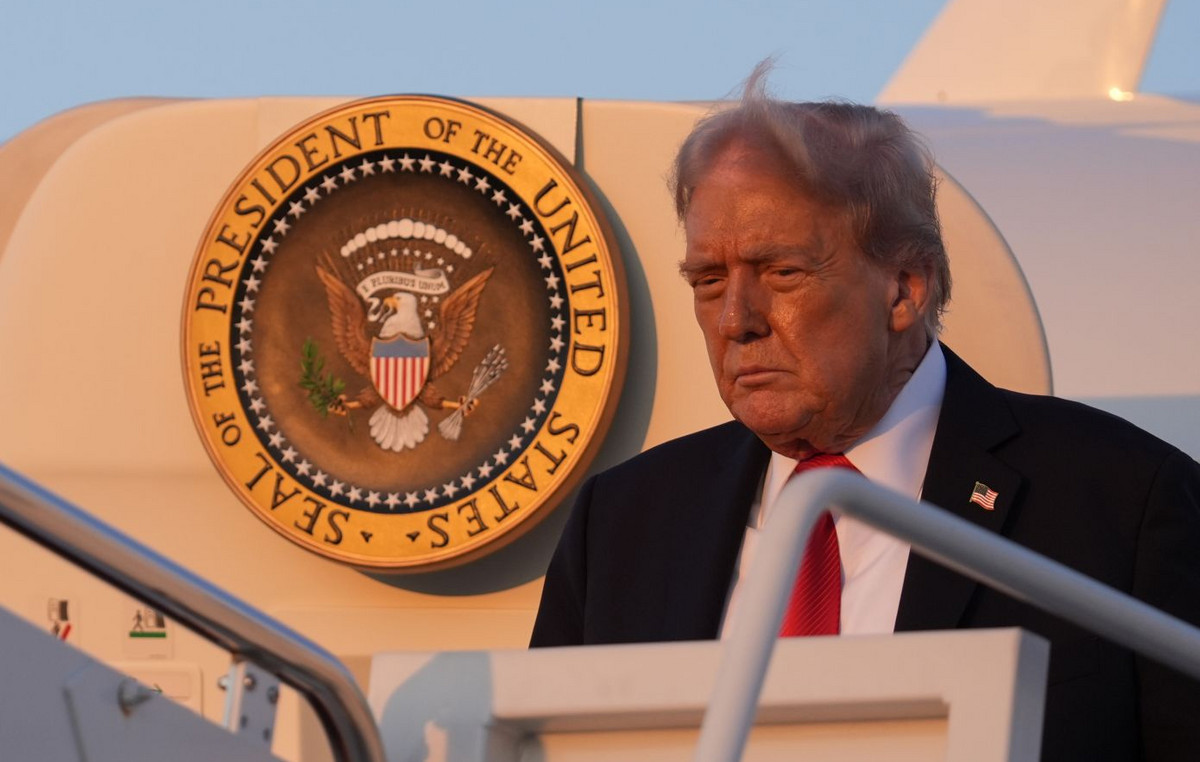‘I’m not happy’: Trump threatens Russia with new sanctions after unprecedented raid on Ukraine