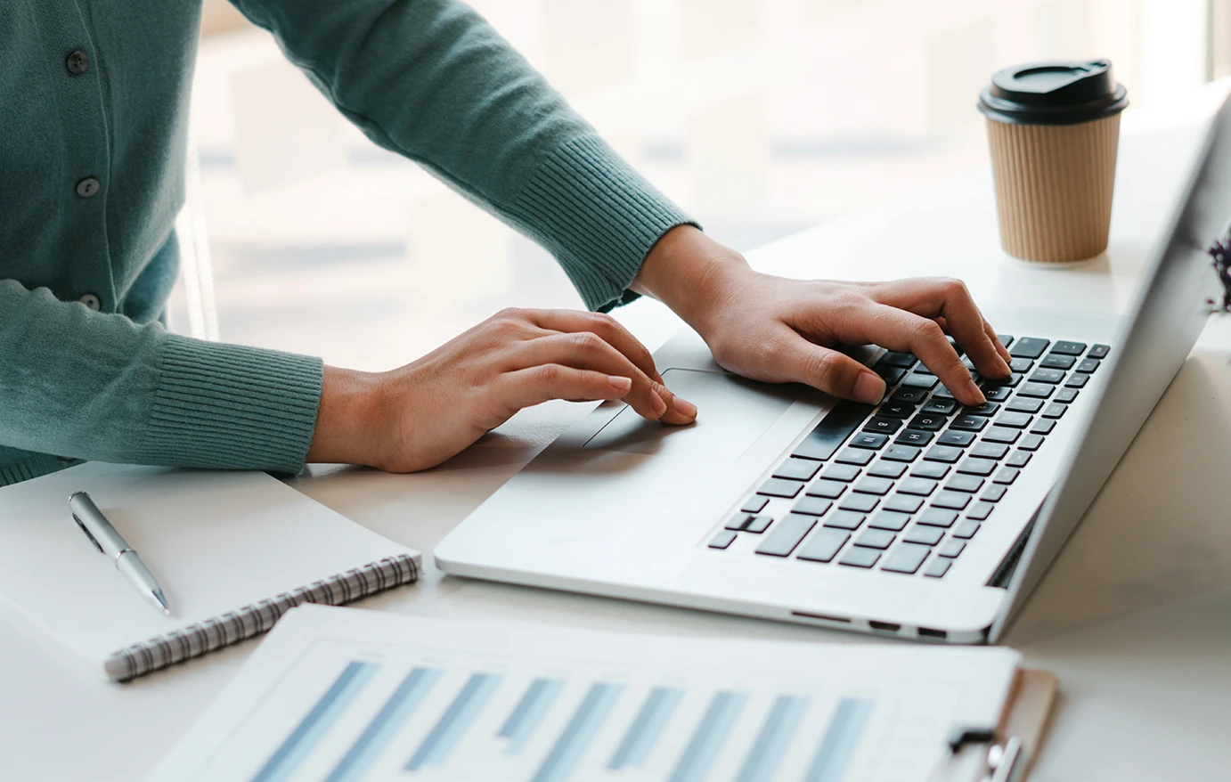 «Girls & Boys»: Η Νατάσα Εξηνταβελώνη βάζει ξανά στο τραπέζι το θέμα της βίας