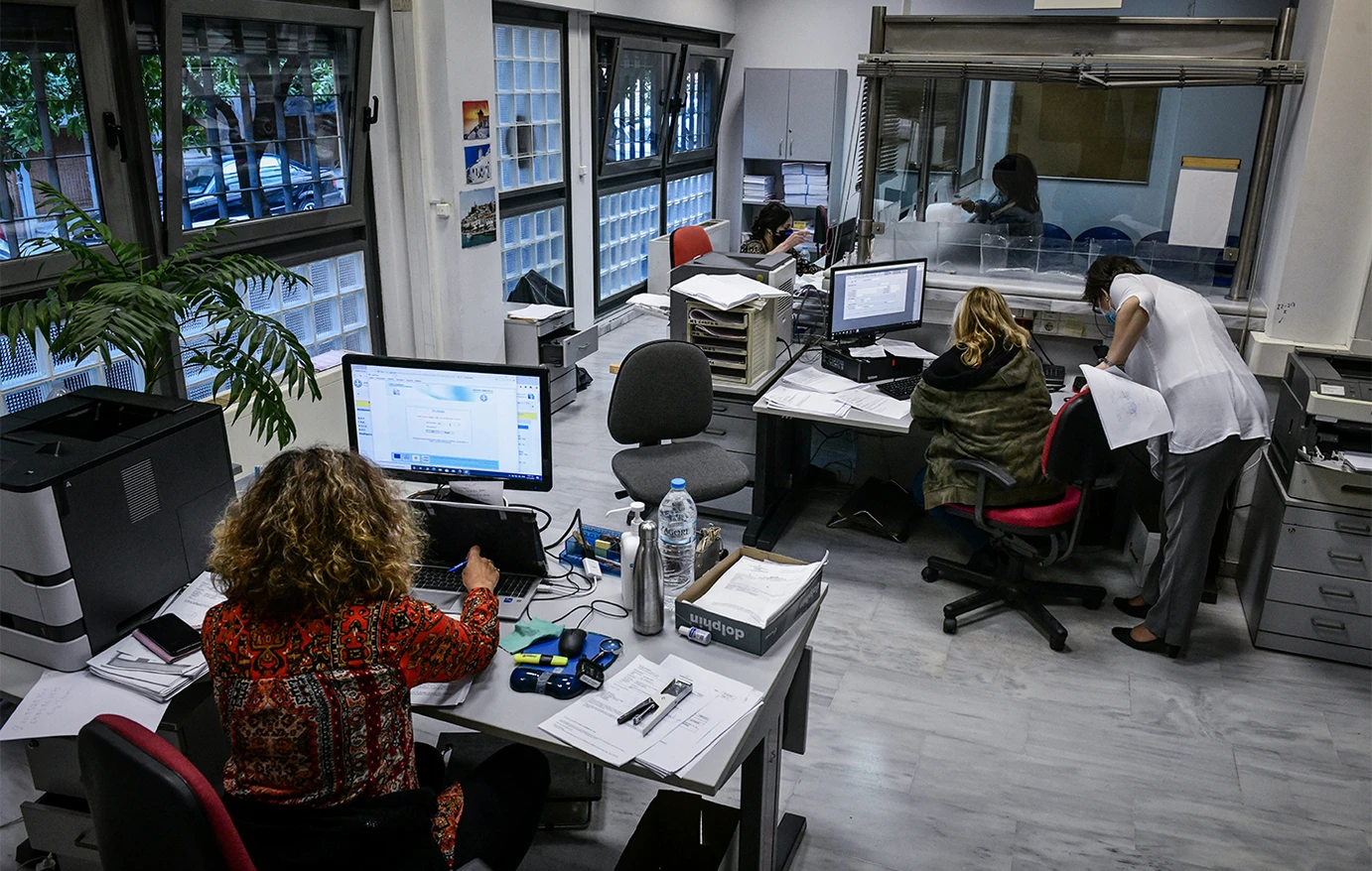 Gen Z: Από τα ακριβά ενοίκια στους χαμηλούς μισθούς