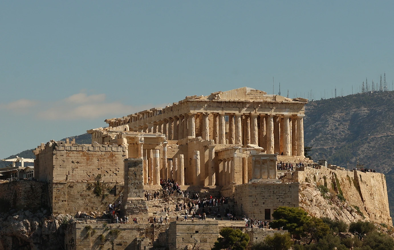 Σε «τεντωμένο σχοινί» ο τουρισμός: Τα σενάρια αν ο πόλεμος συνεχιστεί και μετά τον Μάρτιο