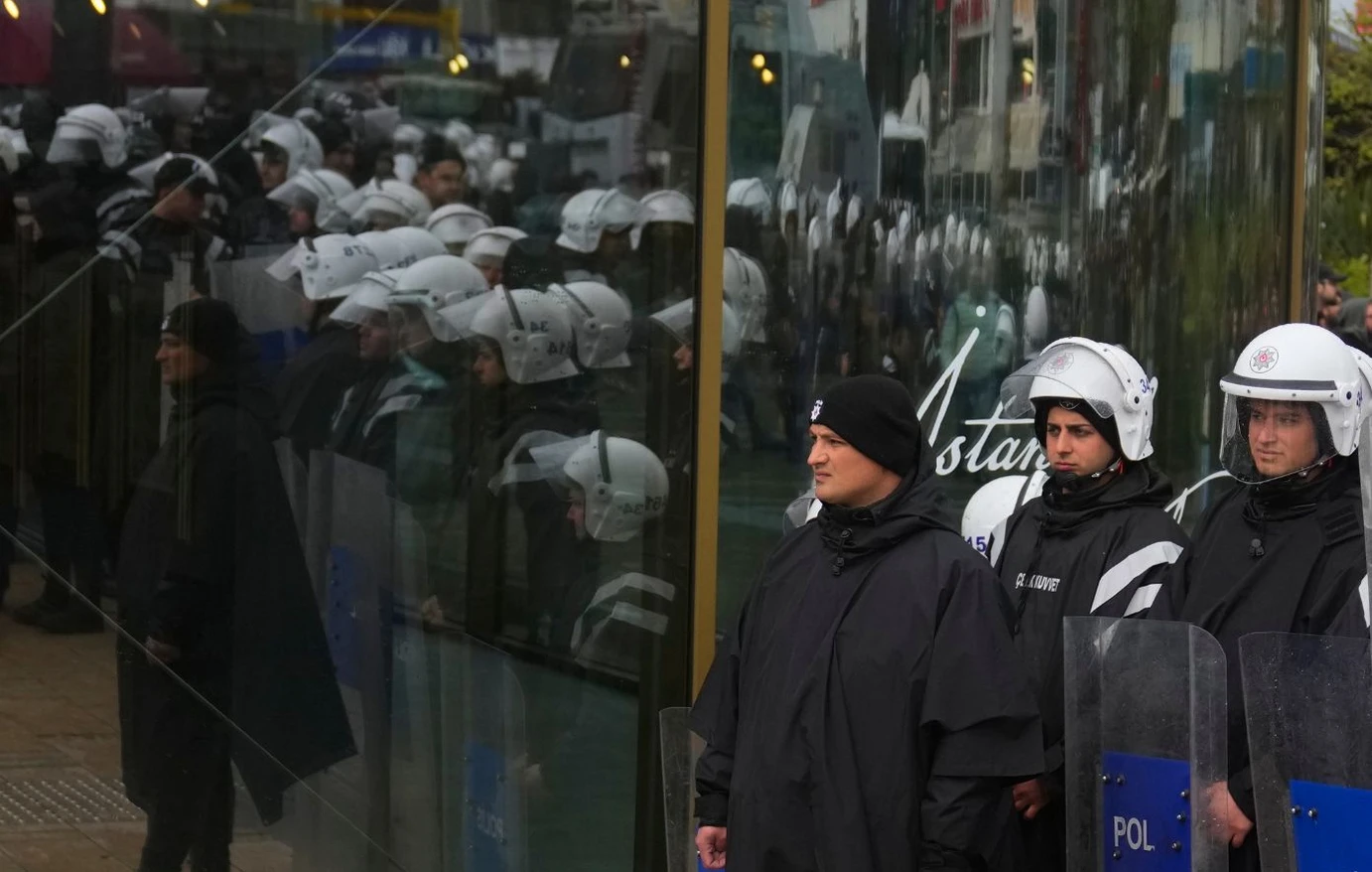 Πρωτομαγιά με ένταση και επεισόδια στην Κωνσταντινούπολη: Εκατοντάδες προσαγωγές, συγκρούσεις αστυνομίας-διαδηλωτών