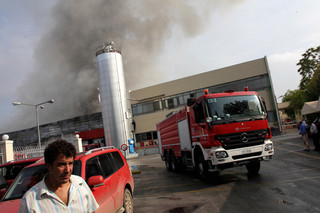 Φωτιά σε αποθήκη στα Τρίκαλα