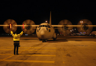 Στην Κεφαλονιά C-130 με σκηνές και είδη πρώτης ανάγκης