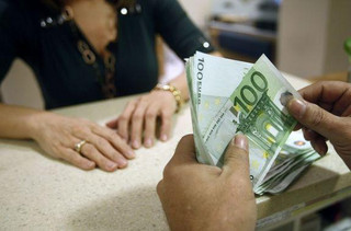 «Να μην χορηγηθεί το επίδομα των 176 ευρώ σε υπαλλήλους»
