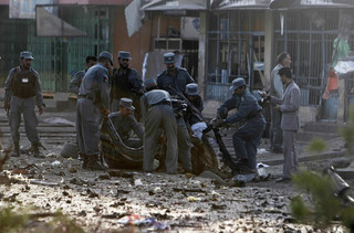 Εκρήξεις και πυροβολισμοί στην Καμπούλ