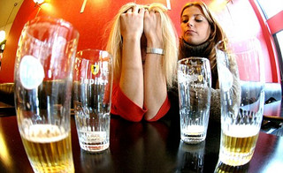 Το αλκοόλ δεν μας κάνει να φερόμαστε άσχημα
