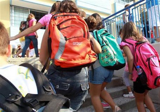 Γάλα σε δημοτικά σχολεία του Πειραιά