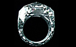 Δαχτυλίδι εξολοκλήρου από διαμάντι!