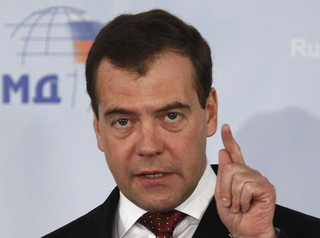 Προειδοποιεί ο Μεντβέντεφ: Αν χρεοκοπήσει η Ρωσία, η Ευρώπη θα βρεθεί αντιμέτωπη με τον κίνδυνο δικής της καταστροφής