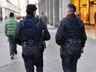 Έφοδος της αστυνομίας σε εργαστήριο παρασκευής κοκαΐνης στη Νάπολη