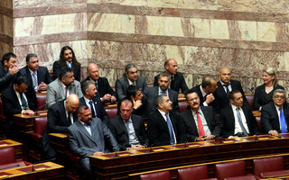 Χρυσή Αυγή: Συνεχίζεται το θέατρο σκιών της συγκυβέρνησης