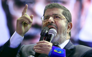 Αιγύπτιοι ακτιβιστές προσπαθούν να «ρίξουν» το Μόρσι
