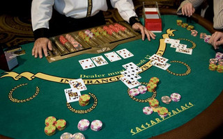 «Μπλόκο» στο καζίνο Ρόδου για απόλυση 20 εργαζομένων