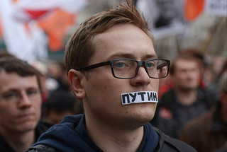 Χιλιάδες Ρώσοι διαδήλωσαν στη Μόσχα κατά του Πούτιν