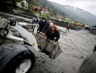 «Φρενάρουν» την ανάπτυξη οι πλημμύρες σε Σερβία και Βοσνία