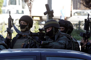 Εισβολή ισραηλινών αστυνομικών στην Πλατεία των Τζαμιών
