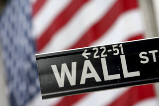 Η Wall Street υποδέχθηκε τον Μπάιντεν… μετά βαΐων και κλάδων