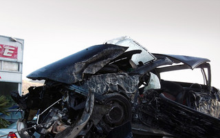 Αυτοκίνητο με πενταμελή έκανε «βουτιά» θανάτου σε χαράδρα στα Τρίκαλα