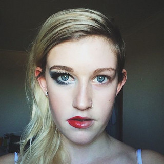 16-makeup-selfie-woman