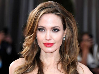 Angelina-Jolie