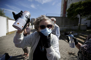 elderly-paint-graffiti-lisbon-lata-65-8