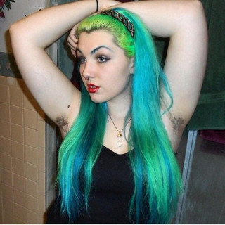 hairy_female_armpits_are_the_latest_instagram_sensation_640_25
