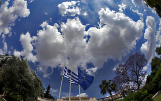 Απαισιοδοξία εν μέσω πανδημίας: Σχεδόν 6 στους 10 Έλληνες αναμένουν επιδείνωση της οικονομικής κατάστασης