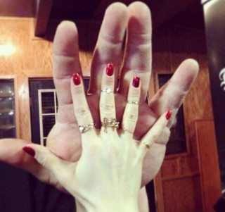 the_man_with_the_massive_hands_640_04