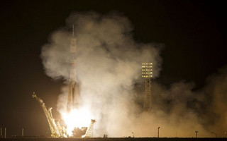 The Soyuz TMA-17M spacecraft carrying the International Space Station (ISS) crew of Kjell Lindgren of the U.S., Oleg Kononenko of Russia and Kimiya Yui of Japan blasts off from the launch pad at the Baikonur cosmodrome, Kazakhstan, July 23, 2015. REUTERS/Shamil Zhumatov        TPX IMAGES OF THE DAY