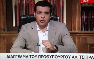 Ο πρωθυπουργός ανακοινώνει την απόφασή του για το δημοψήφισμα Ο πρωθυπουργός ανακοινώνει την απόφασή του για το δημοψήφισμα