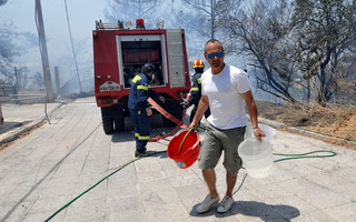 ΜΕΓΑΛΗ ΦΩΤΟΓΡΑΦΙΑ ΦΩΤΙΑ ΚΑΡΕΑΣ