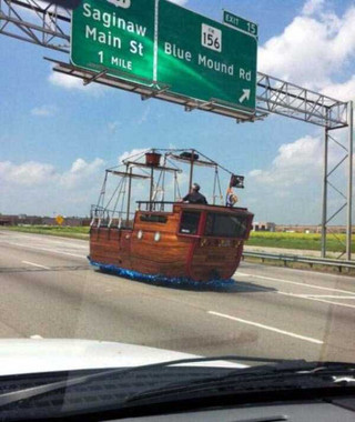 weird-things-seen-while-commuting-26