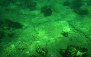 Λίθινη θεμελίωση του εξωτερικού οχυρωματικού τείχους Λίθινη θεμελίωση του εξωτερικού οχυρωματικού τείχους