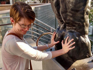 35-people-caught-having-too-much-fun-with-statues-002