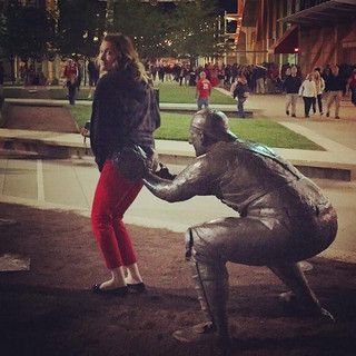 35-people-caught-having-too-much-fun-with-statues-029