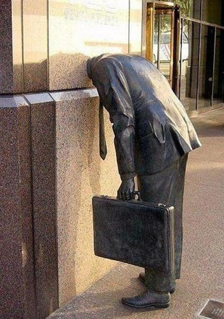 Funny-statues-that-dont-make-sense-014