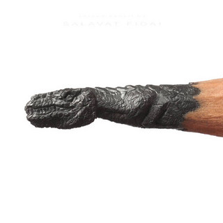 amazing_tiny_lead_sculptures_carved_into_the_tips_of_pencils_640_25