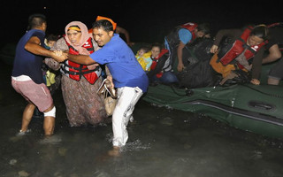 Syrian refugees arrive at a beach on the Greek island of Kos after crossing a part of the Aegean sea from Turkey to Greece on a dinghy August 13, 2015. The United Nations refugee agency (UNHCR) called on Greece to take control of the "total chaos" on Mediterranean islands, where thousands of migrants have landed. About 124,000 have arrived this year by sea, many via Turkey, according to Vincent Cochetel, UNHCR director for Europe. REUTERS/Yannis Behrakis