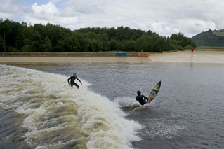 surfing_pool_05