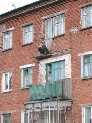 weird-balconies-17